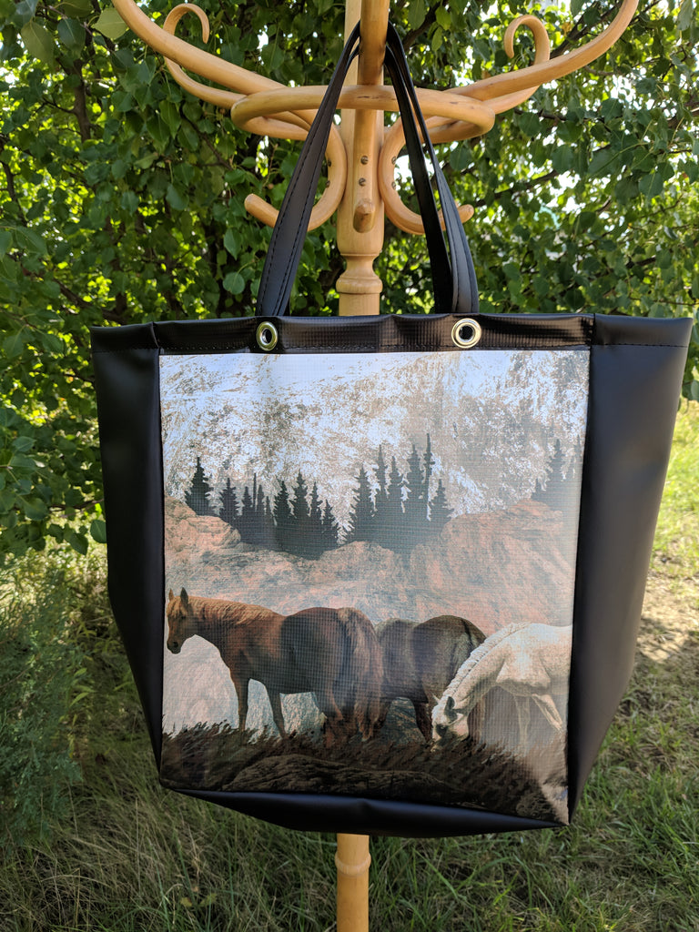 Horse mountain tote bag